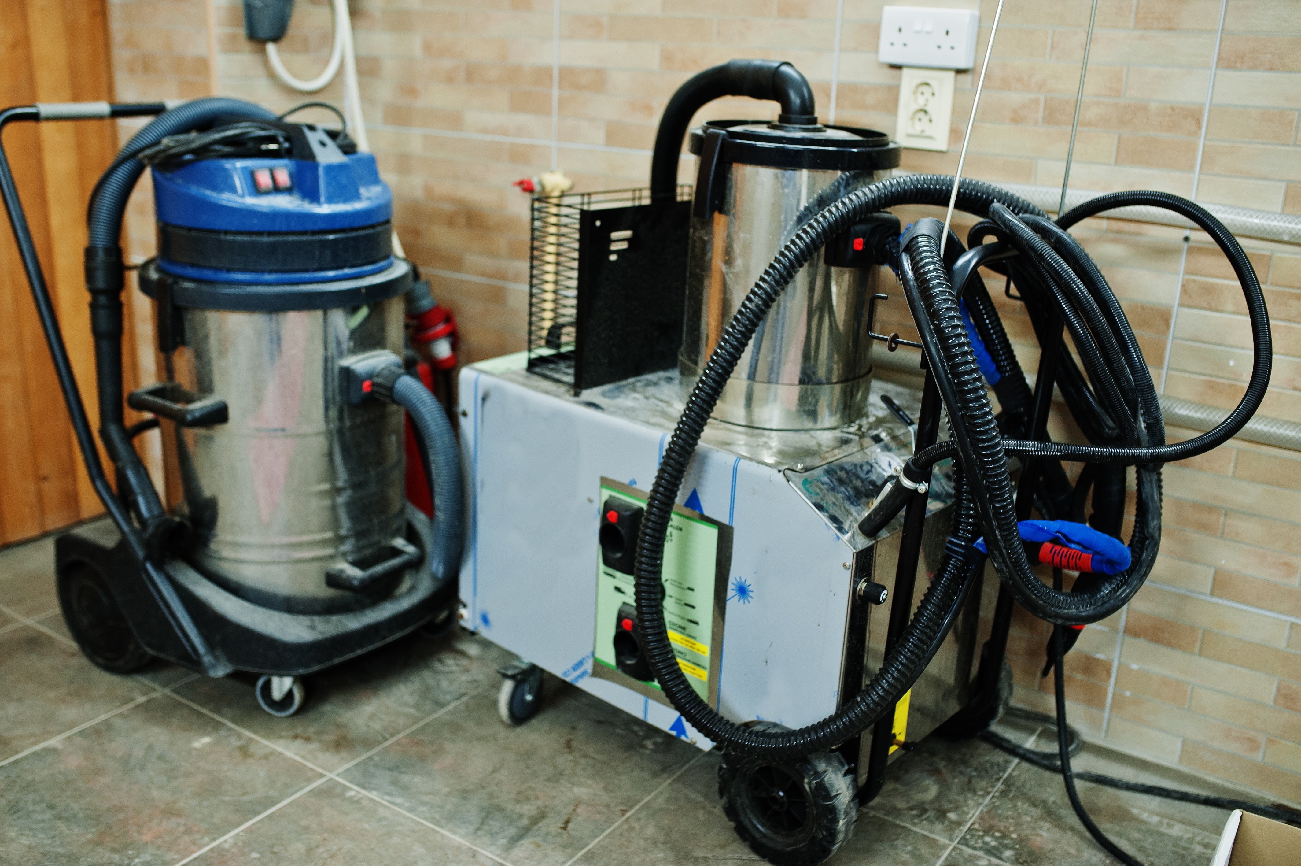 professional-vacuum-cleaner-at-car-detailing