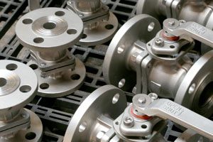 Valvole industriali flangiate con collegamenti terminali bullonati per il montaggio su tubi