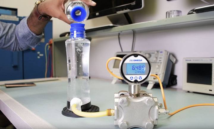 How to use a pressure transmitter or pressure transducer to measure the height of a column of water in a container?